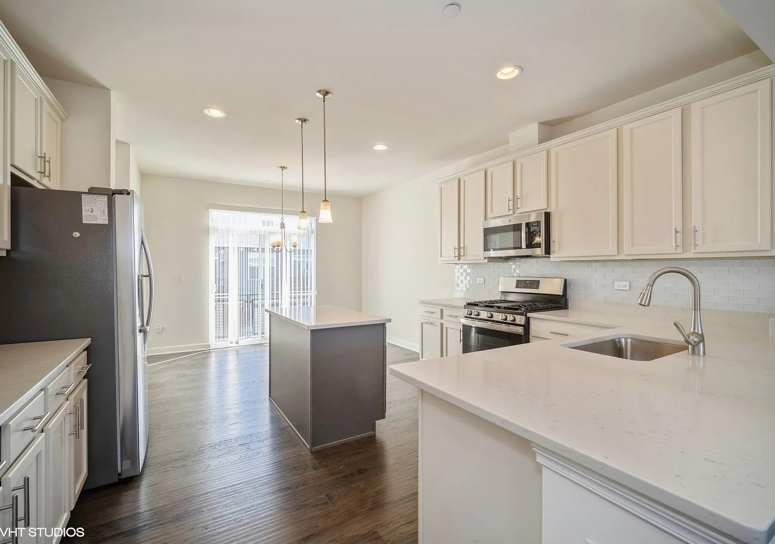 3 bed, 2.5 bath, 1813 sqft, $3,500 — Photo 3