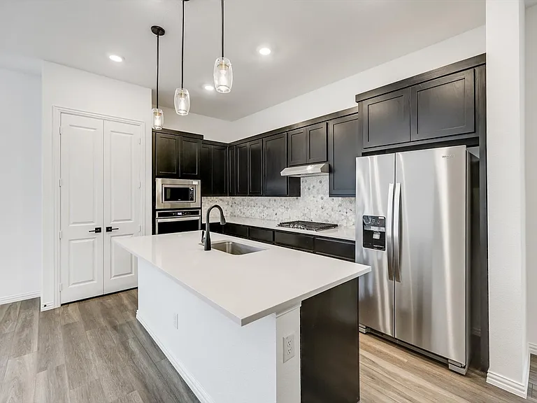 218 Woodson St — Photo 3