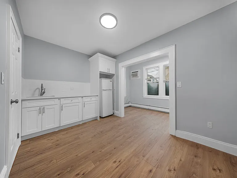 15 Tuttle St #1 — Photo 8
