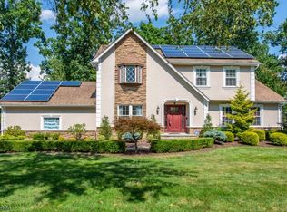 8 Pinetree Dr, Wayne, NJ 07470