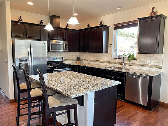 Granite & Stainless Kitchen