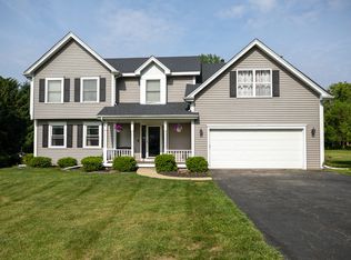 6N472 Barberry Ln, St Charles, IL 60175