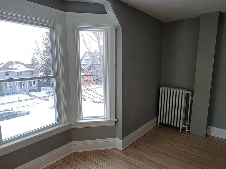 2115 E 5th St — Photo 31