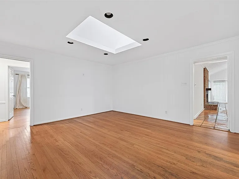 5643 Piping Rock Ln — Photo 14