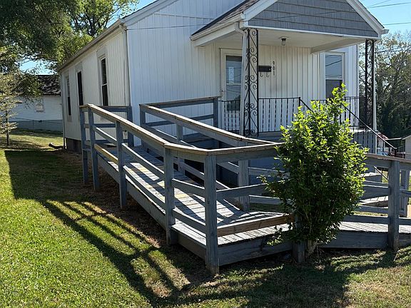 3rd image of 901 Lola Ave