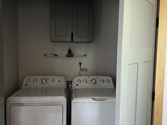 5th image of 432 Ball Park Ave
