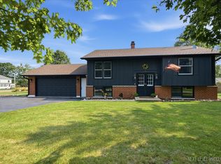 16 W Carol Ave, Cortland, IL 60112