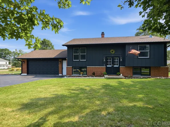 16 W Carol Ave, Cortland, IL 60112