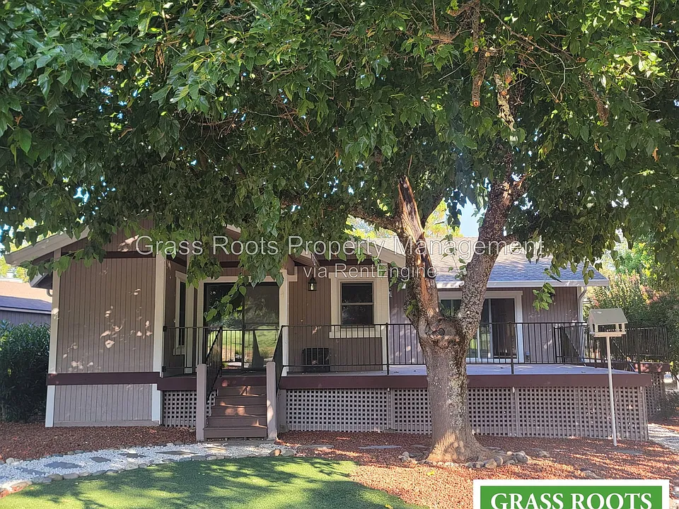 12061 Lake Wildwood Dr
