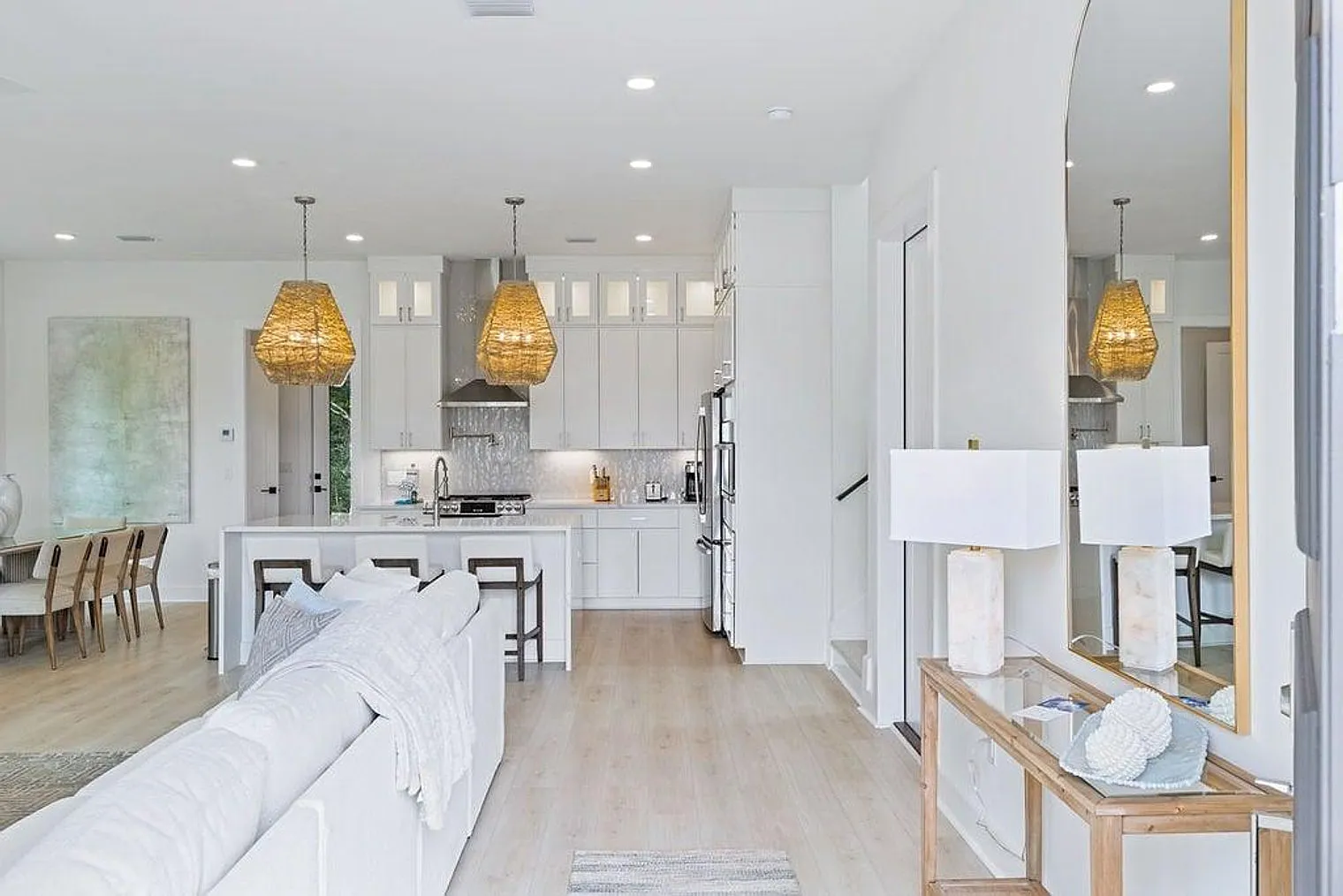 5 bed, 4.0 bath, 2540 sqft, $5,524 — Photo 4