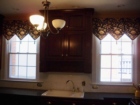 4th image of 165 College Ave