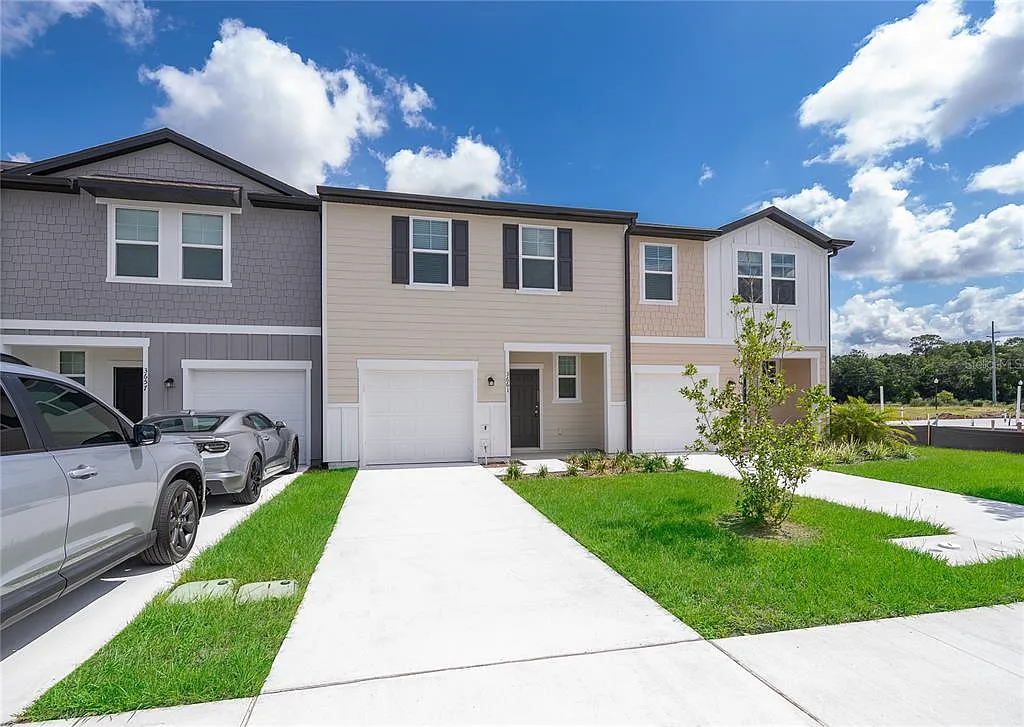 3 bed, 2.5 bath, 1480 sqft, $1,900 — Photo 1
