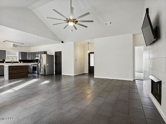 5th image of 10281 English Manor Dr