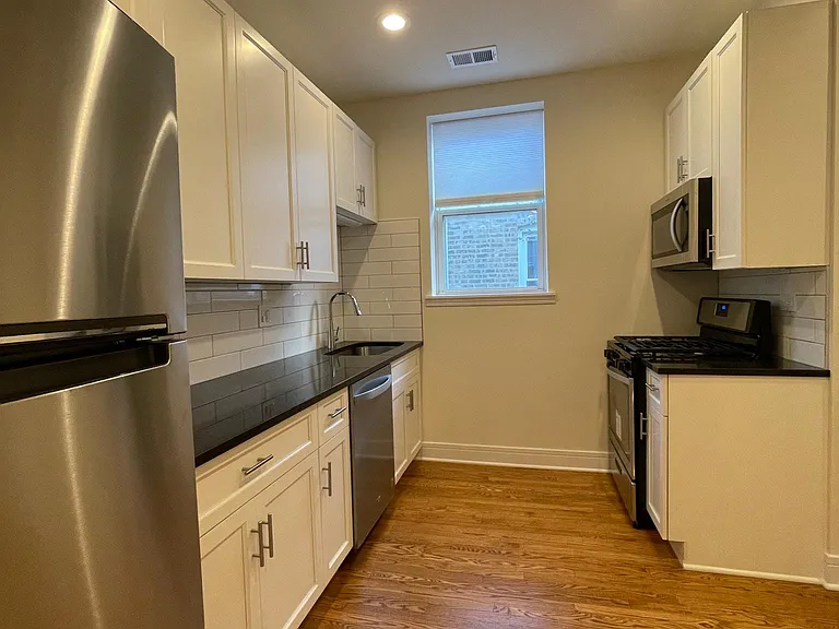 1145 W Lunt Ave — Photo 18