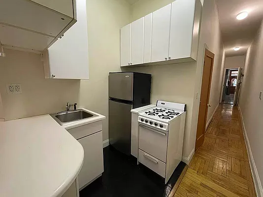 Rented by J PRESTON AND ASSOCIATES INC | media 5