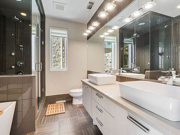 4th image of 933 W George St #2