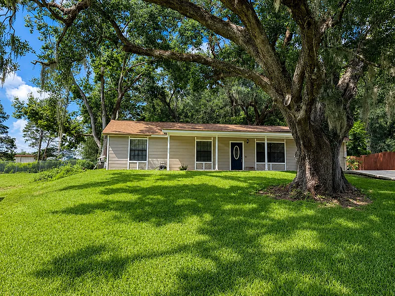 3 bed, 2.0 bath, 1528 sqft, $2,000 — Photo 2
