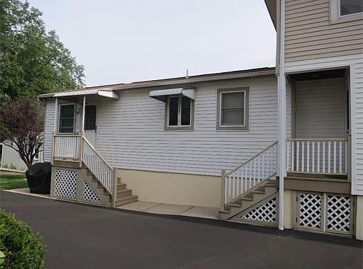 Separate Entrance to 1 Bedroom Apartment