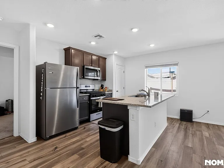 985 Berman St — Photo 11