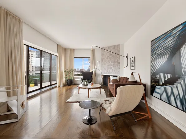 5 East 22nd Street image 2 of 16