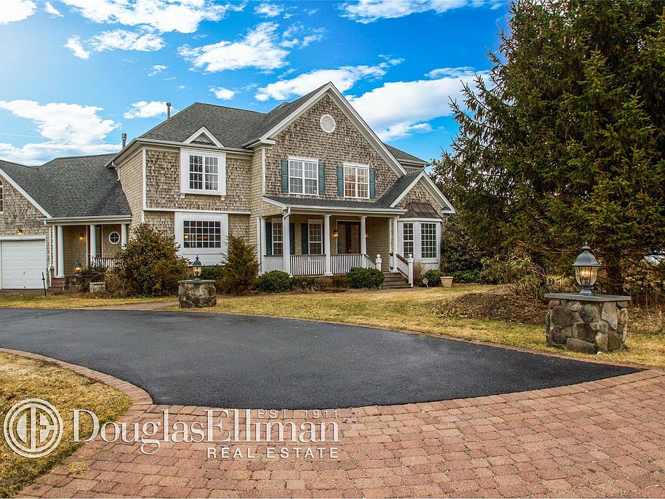 1st image of 4 Taconic Ct