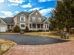 4 Taconic Ct, Wading River, NY 11792