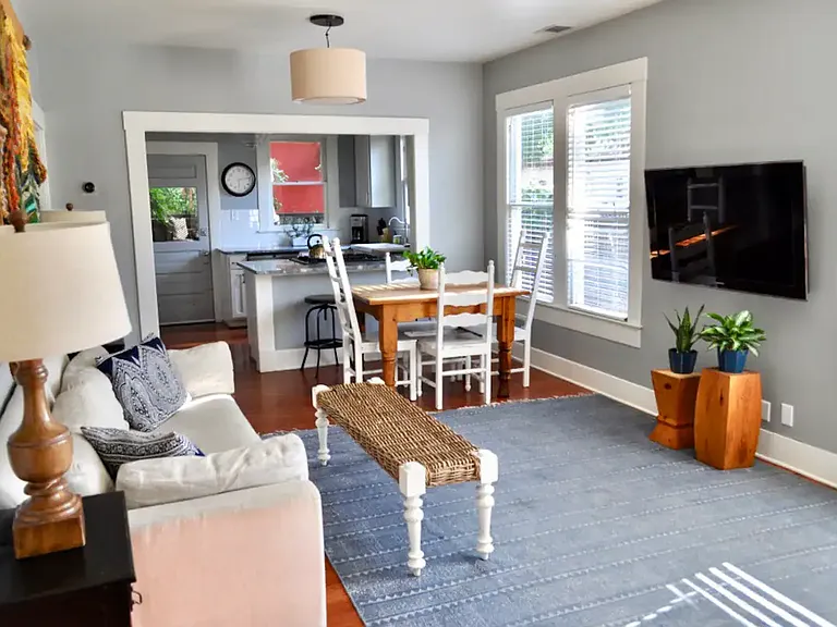 111 E Milton St — Photo 2
