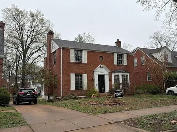 8435 Roanoke Dr, Saint Louis, MO 63121