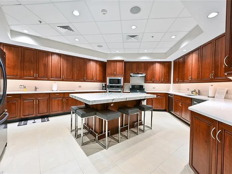 4551 Gulf Shore Blvd N #1001 — Photo 41