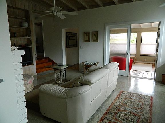 4th image of 921 S Lakeside Pl