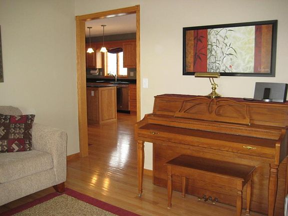 3rd image of 2366 44th Ave S
