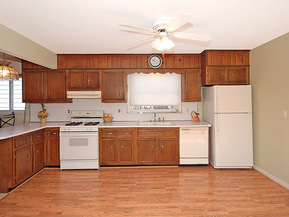 2nd image of 80 Sycamore Dr