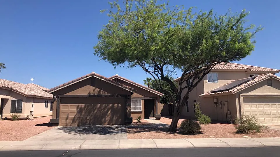 3 bed, 1090 sqft, $1,700 — Photo 1