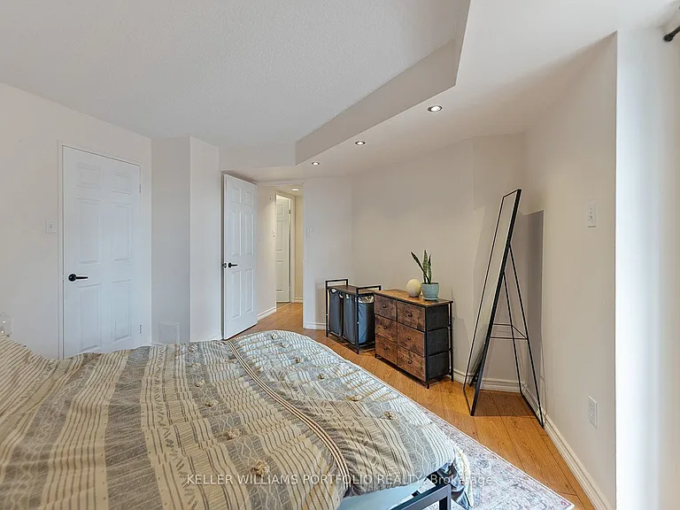 705 King St W #601 — Photo 15