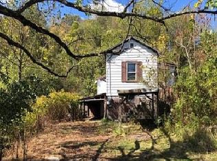 66 Painter Rd, Scarbro, WV 25917