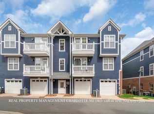 1630 Walnut View Dr, Charlotte, NC 28208
