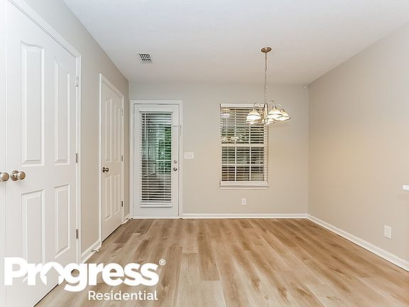 4th image of 2816 Roscommon Dr