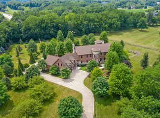 33W571 White Thorne Rd, Wayne, IL 60184