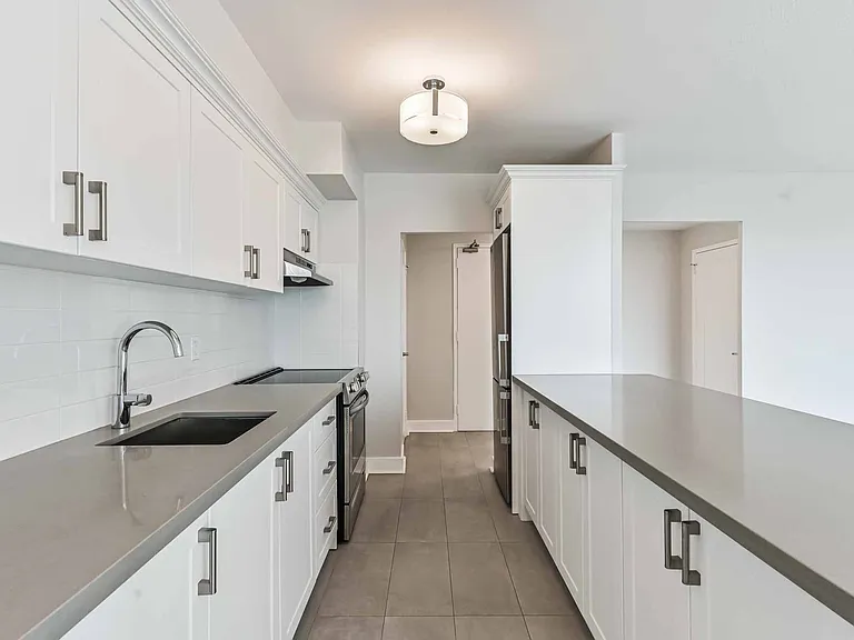 135 Lawton Blvd — Photo 12