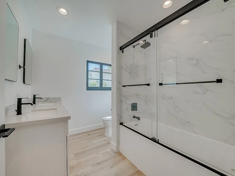 1014 S Hayworth Ave — Photo 7