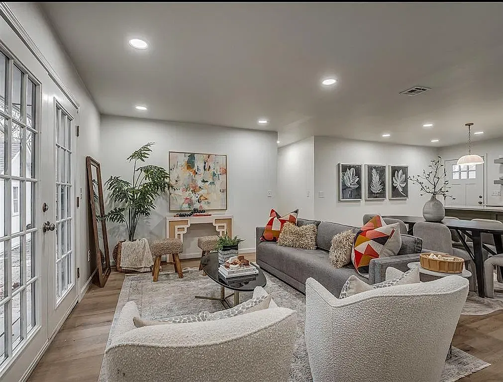 3 bed, 1200 sqft, $2,000 — Photo 3