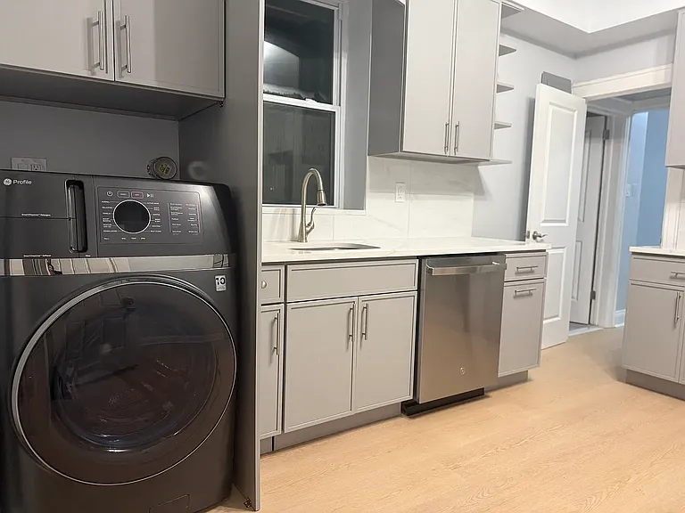 31-86 31st St #2 — Photo 6