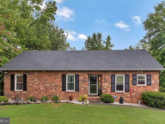 2nd image of 6819 Estate Ln