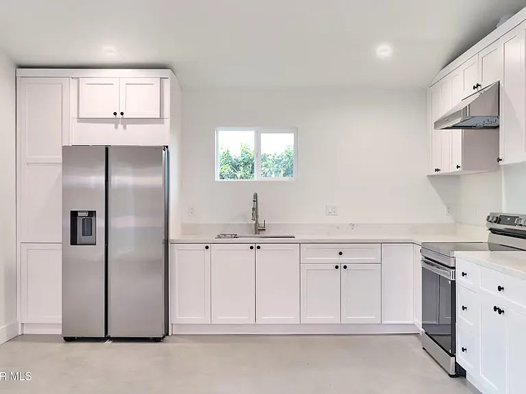 219 Sandberg St #B — Photo 8