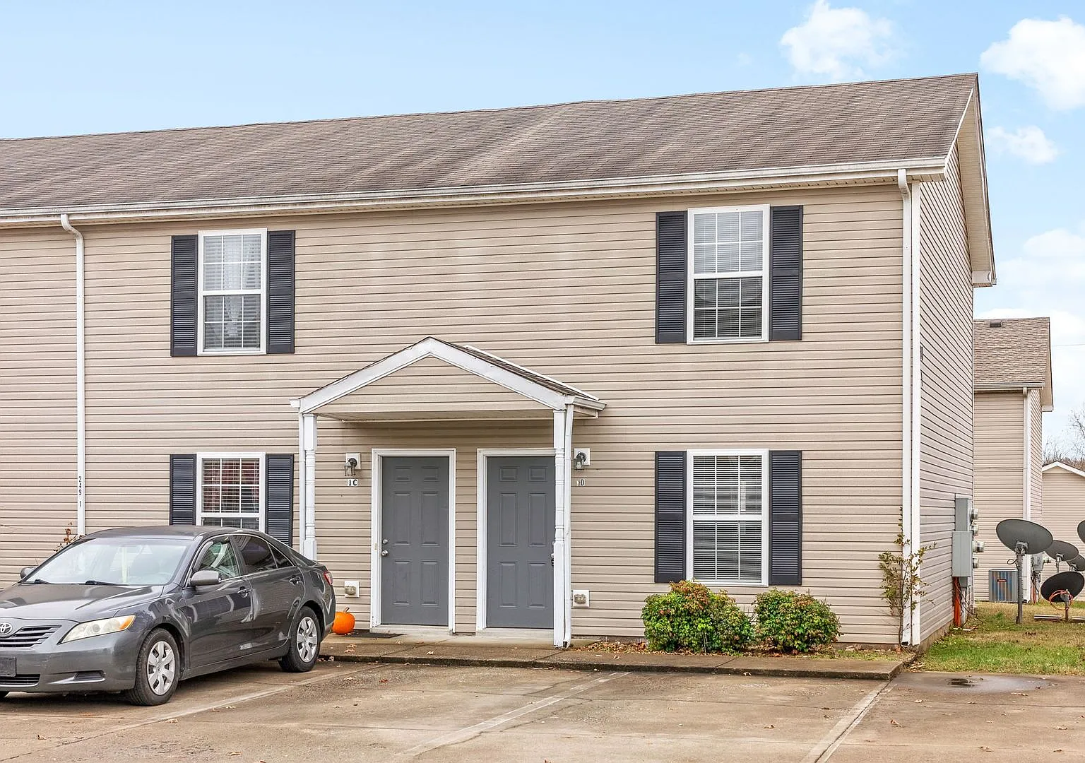 Executive Avenue-249 (x4) — Photo 2