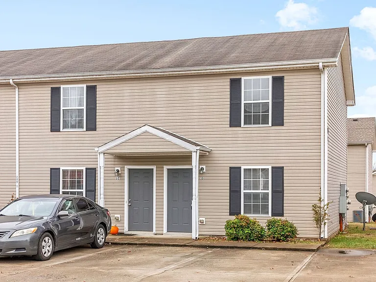 Executive Avenue-249 (x4) — Photo 2