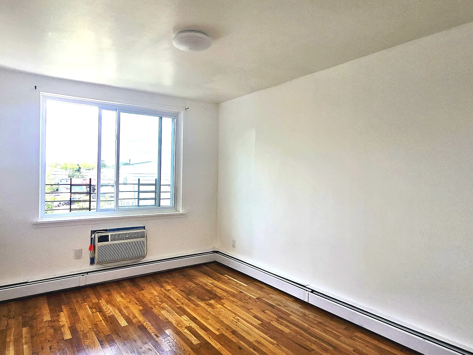 3 bed, 770 sqft, $3,500 — Photo 3