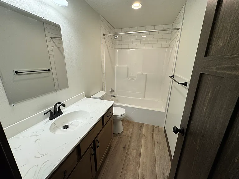 608 College St — Photo 13