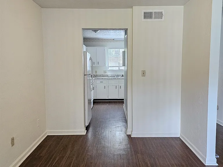 196 Locke St #D — Photo 14