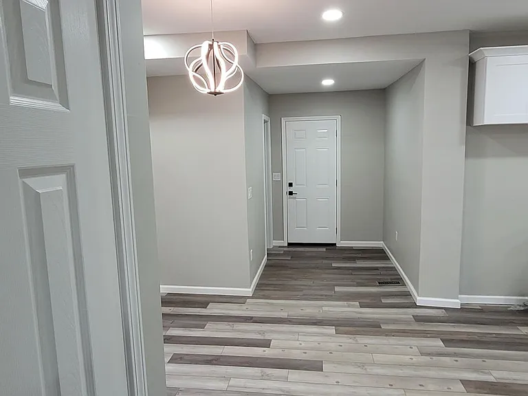 1351 E Mound St — Photo 8
